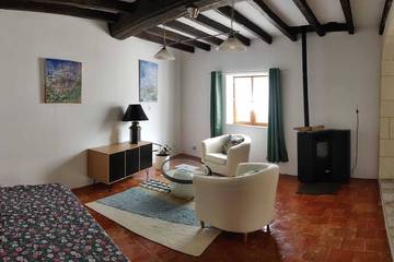 Gîte pour 2 personnes, avec jardin dans Huillé