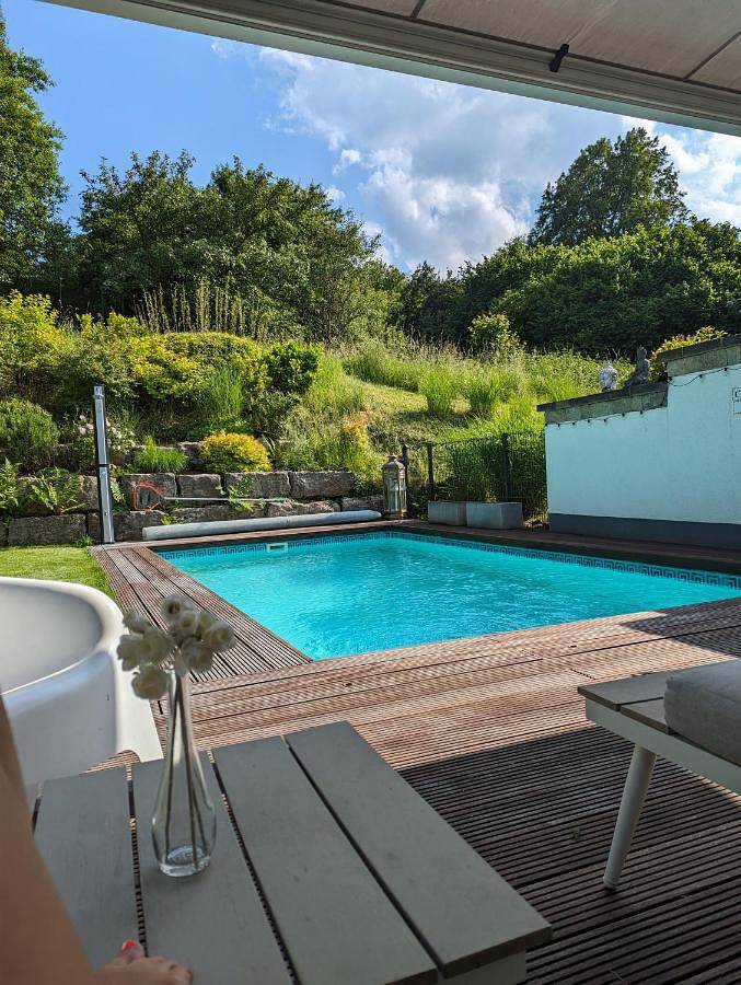 Villa für 4 Personen, mit Garten und Pool sowie Ausblick - 1