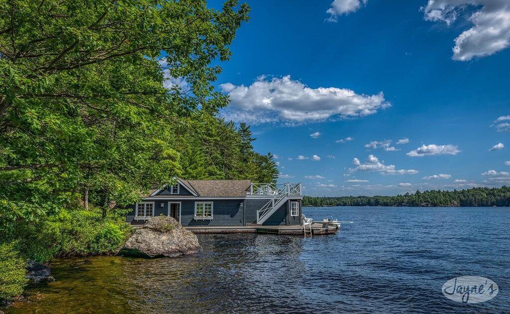 Private Island on Lake Muskoka! Cottage+guest house+bunkie! Sunsets! in Muskoka