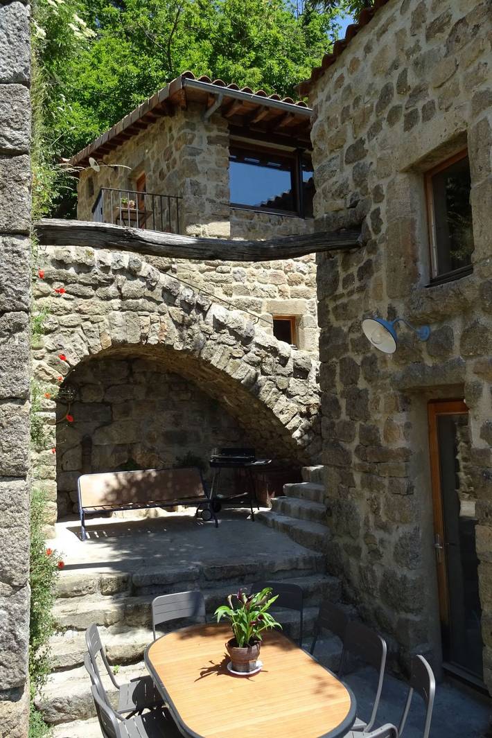 Location de vacances pour 6 personnes, avec jardin à Gluiras - 4