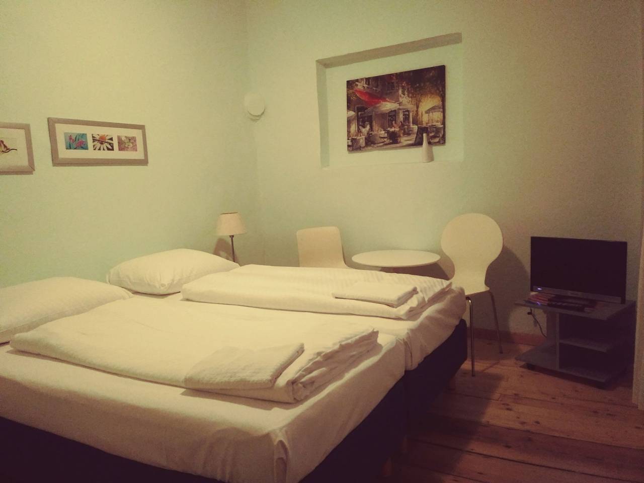 Pension am Rathaus - Zimmer 8: Einzelzimmer mit Bad auf der Etage zum Lichtschacht, foto 14