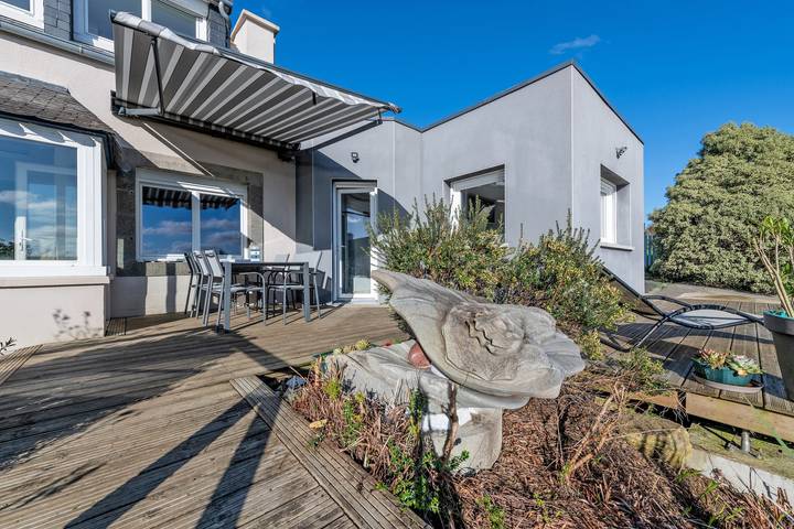 Maison de vacances 'Grande Maison Familiale Climatisation Vue Mer' avec jardin privé et Wi-Fi in Hôpital-Camfrout, Région de Brest