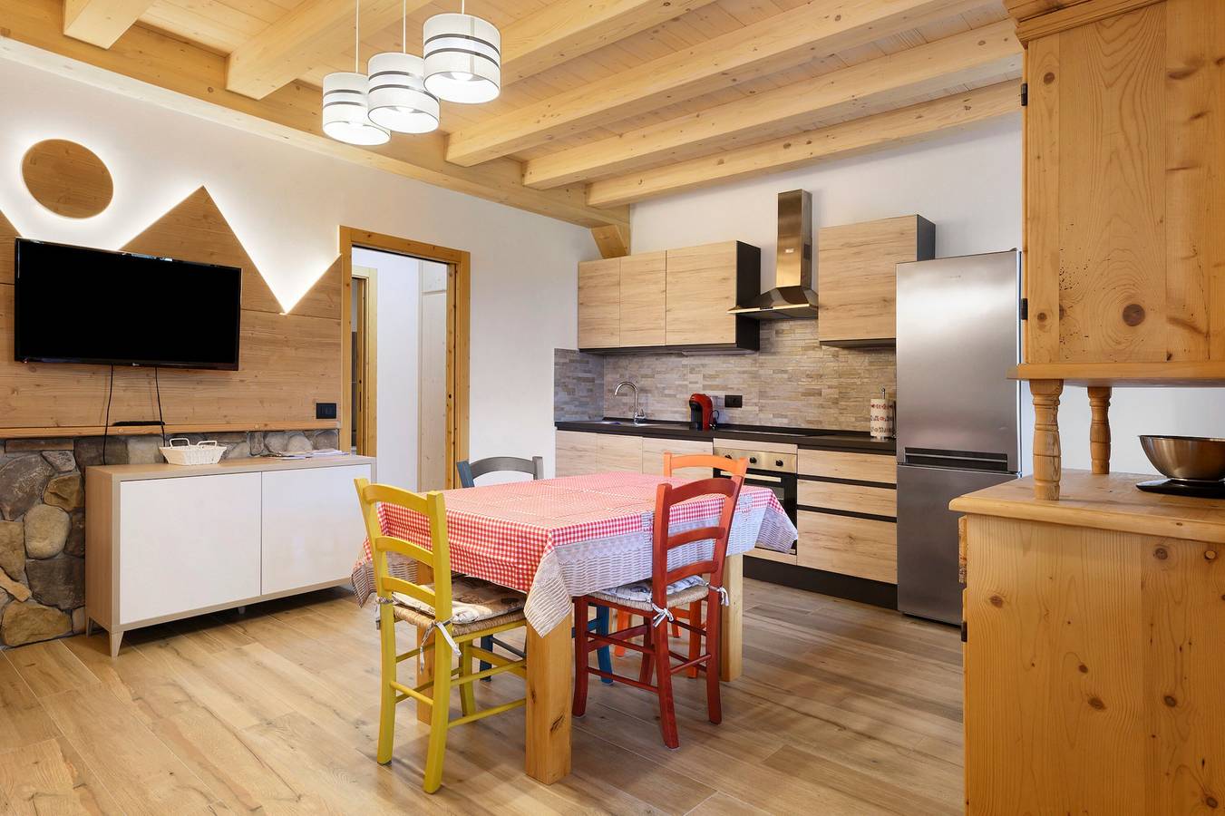 Appartamento intero, Appartamento 'Piano Terra 3' con vista sulle montagne, terrazza privata e Wi-Fi in Romeno, Val di Non