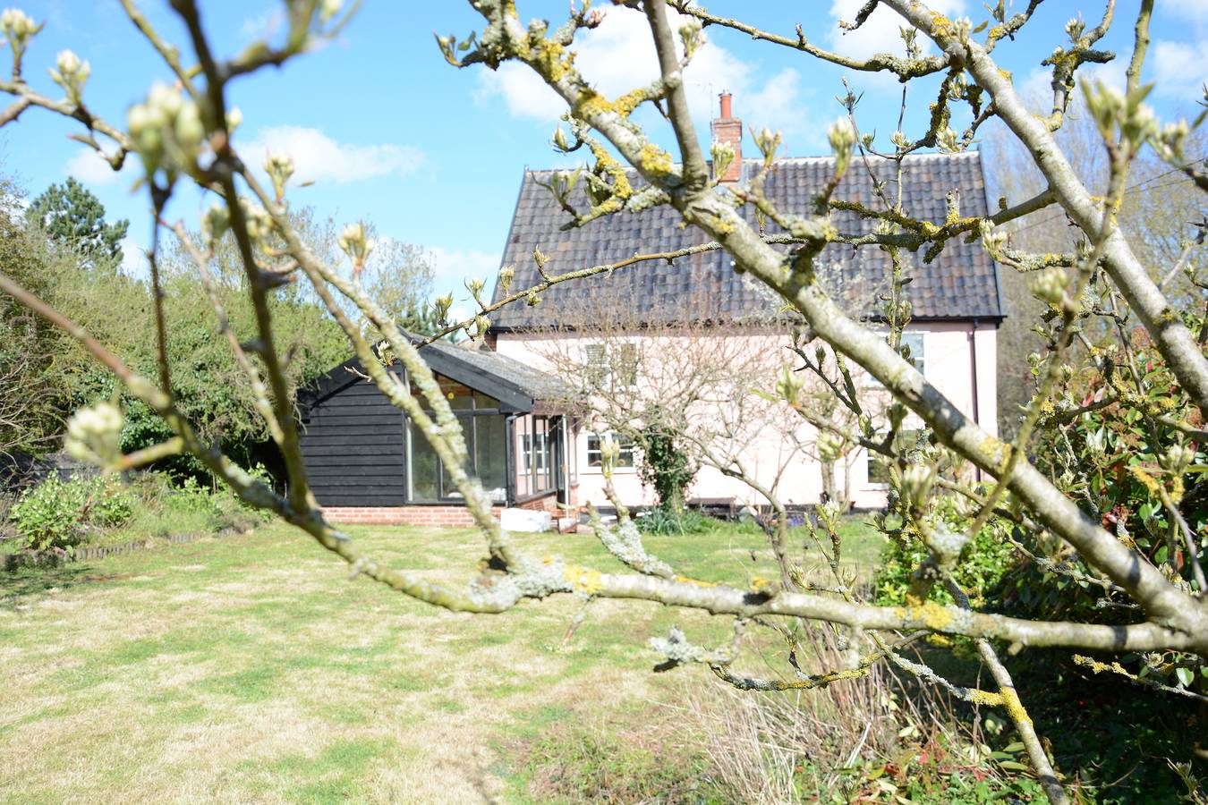 The White House with Studio in Wortwell, Norfolk