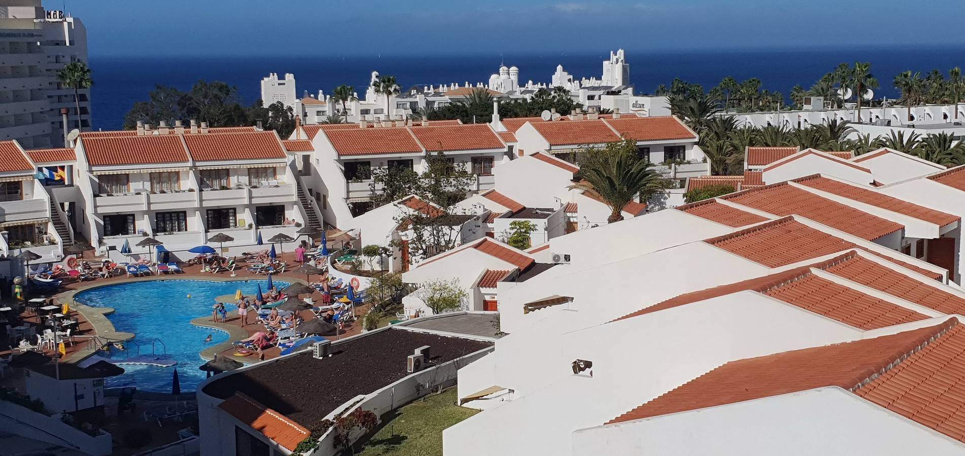 Estudio entero, Apartamento estudio 'Las Américas' con vistas a la montaña, piscina y Wi-Fi in San Eugenio Alto, Adeje