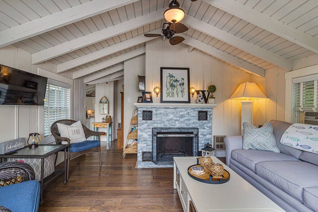 Waterfront, dock, bring your boat in Hebron, Grafton County