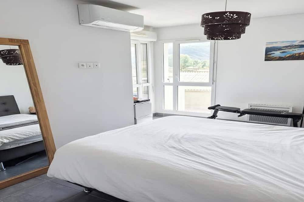 Lovely 3-room apartment overlooking the Tanneron, 10 minutes from the sea and Grasse in Pégomas, Region de Cannes