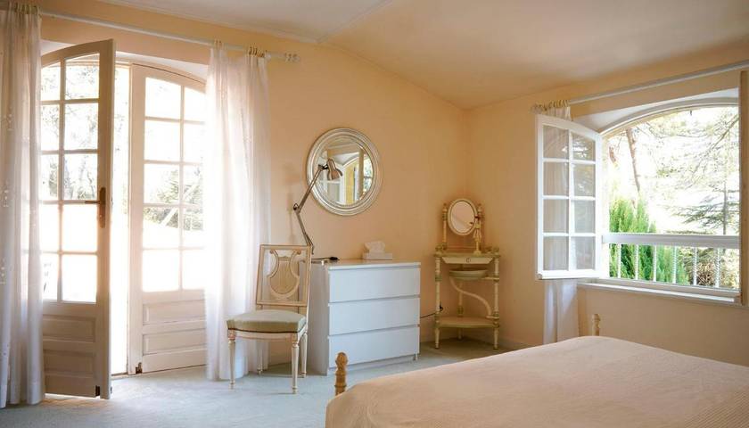 Location de vacances pour 2 personnes, avec piscine ainsi que jardin et vue à La Bastide-des-Jourdans - 4