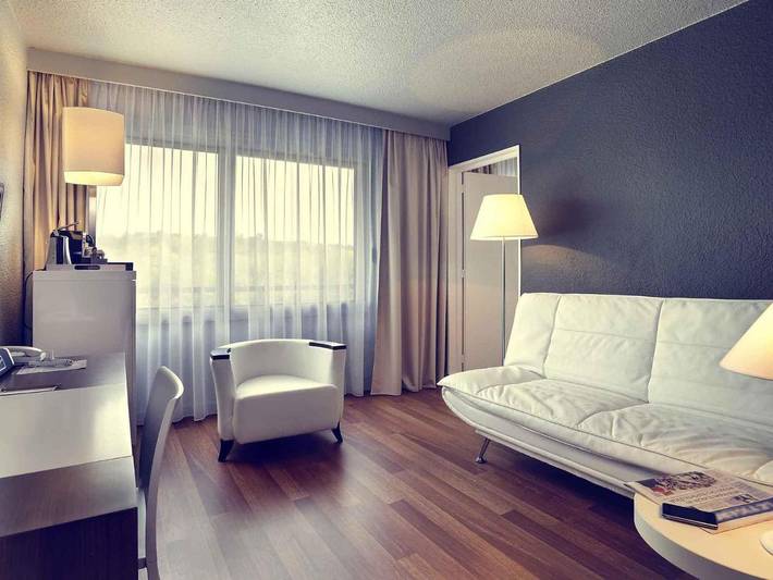 Hôtel pour 2 personnes, avec piscine ainsi que vue et jardin à Ussac - 4