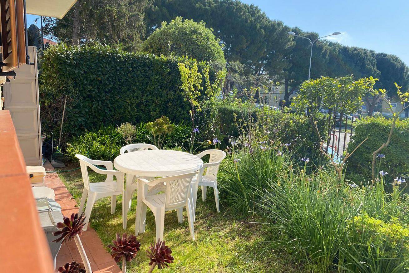Apartamento entero, N296 – Numana, three-room apartment with garden and parking space in Sirolo, Riviera del Conero