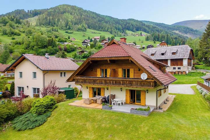 Ferienhaus für 9 Personen, mit Balkon und Sauna sowie Garten