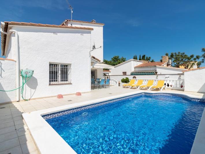 Ferienhaus für 7 Personen, mit Pool und Garten, mit Haustier an der Costa Brava