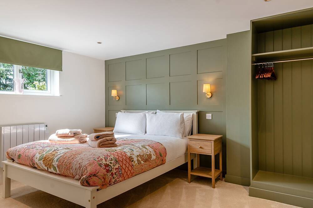 Bluebell Farm - The Cabin in Badgeworth, Gloucestershire