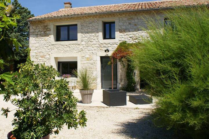 Gîte pour 12 personnes, avec jardin à Saint-Remèze