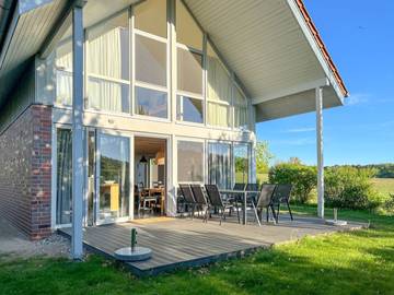 Ferienhaus für 8 Personen, mit Garten und Ausblick sowie Sauna, kinderfreundlich in Röbel-Müritz