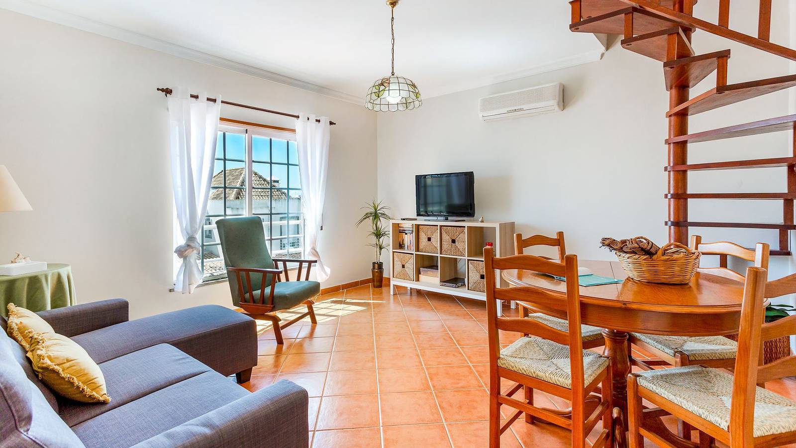 Apartamento inteiro, Luminous 3Bdr Apartment W/Balcony by Lovelystay in Manta Rota, Ria Formosa