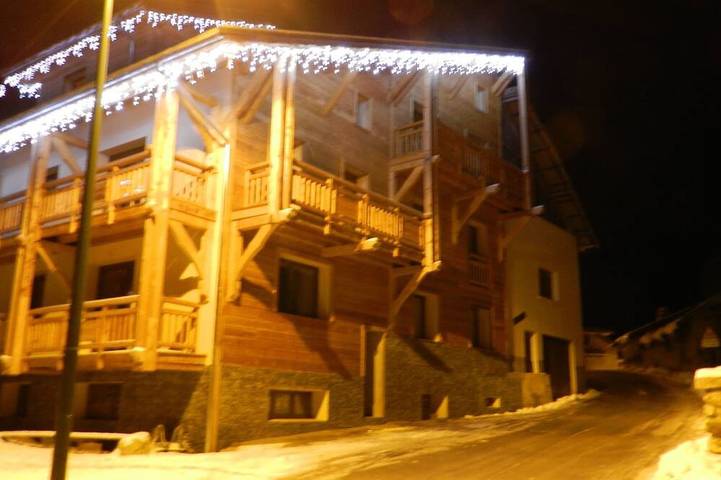 Chalet pour 65 personnes, avec sauna et balcon dans Vars (station de ski)