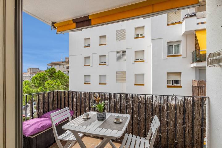 Apartamento entero, Apartamento 'Oasis' con piscina compartida, jardín compartido y Wi-Fi in Sitges, Garraf