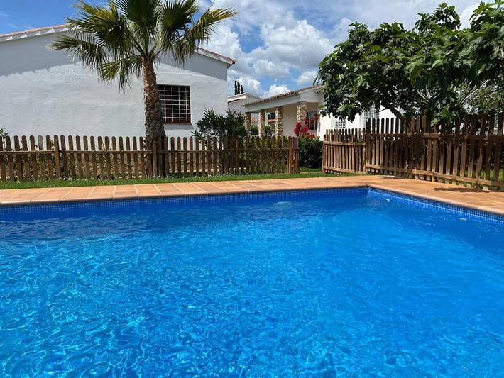 Ferienhaus für 6 Personen, mit Terrasse und Garten sowie Pool und Ausblick