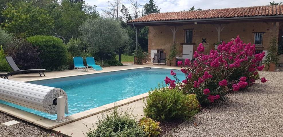Location de vacances pour 6 personnes, avec Terrasse ainsi que Jardin et Piscine dans Haute-Garonne