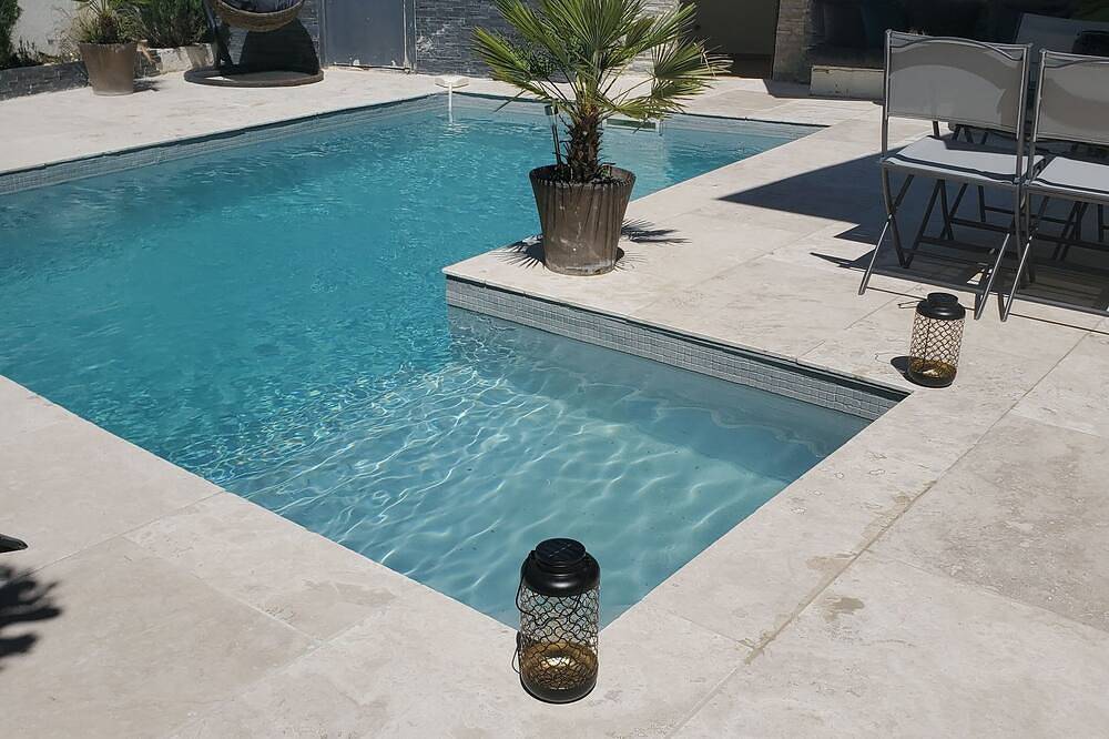 Appartement entier, Annecy Poisy Studio Avec Piscine Privee Chauffée du 01/04 au in Poisy, Région d'Annecy