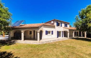 Gîte pour 8 personnes, avec piscine ainsi que jardin et terrasse à Prades-sur-Vernazobre