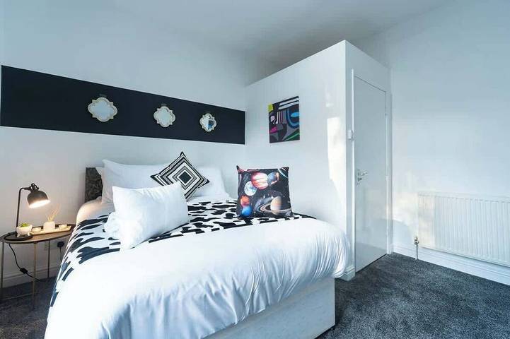 Homey 5 Bedrooms 9 Beds-Contractors - Leisure-Hull in Kingston-upon-Hull, Yorkshire and the Humber