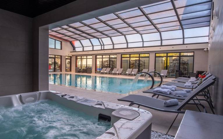 Hôtel pour 2 personnes, avec Jacuzzi et Terrasse ainsi que Jardin et Piscine