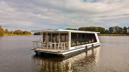 Boot für 4 Personen, mit Whirlpool und Sauna sowie Terrasse in Röbel-Müritz