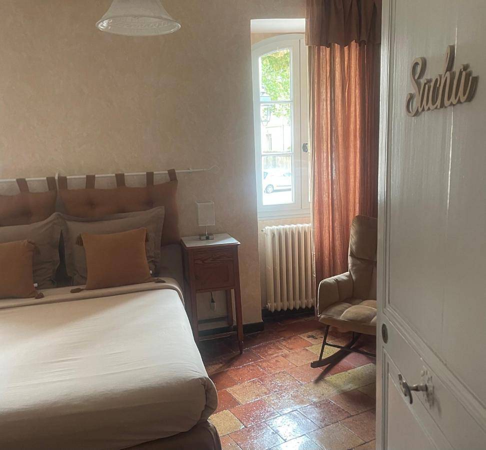 Double Room with Private External Bathroom in Alet-les-Bains, Région de Limoux