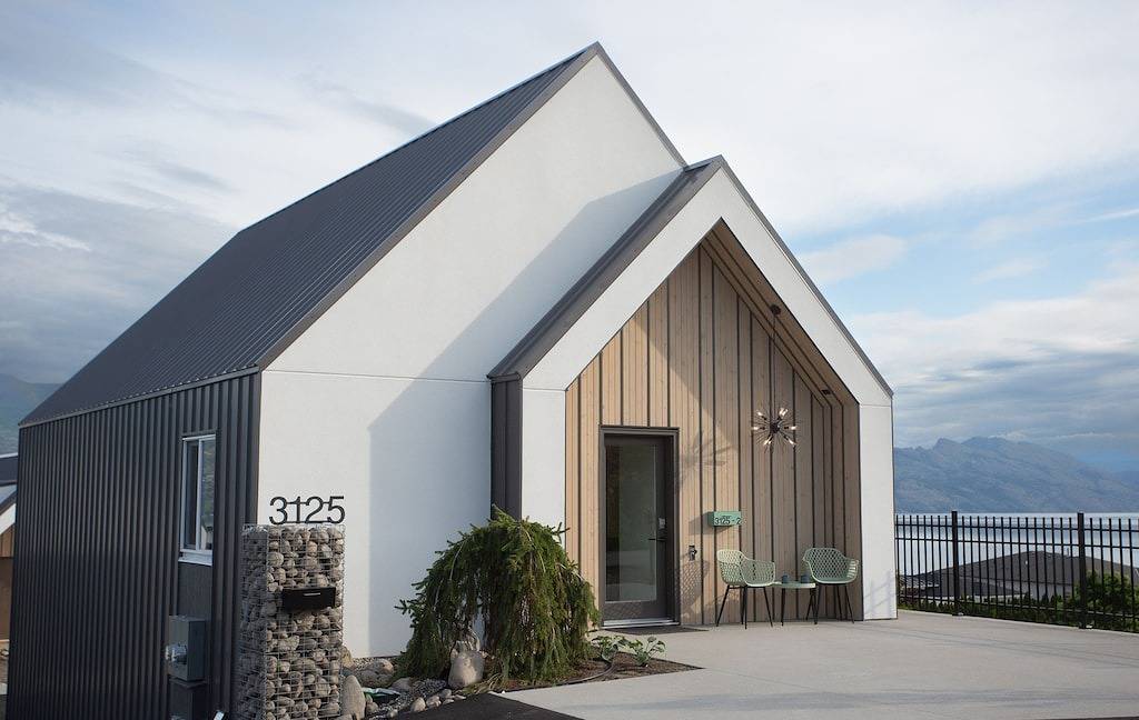 2 bedroom modern lakeview home near wine trail in West Kelowna, Crystal Mountain