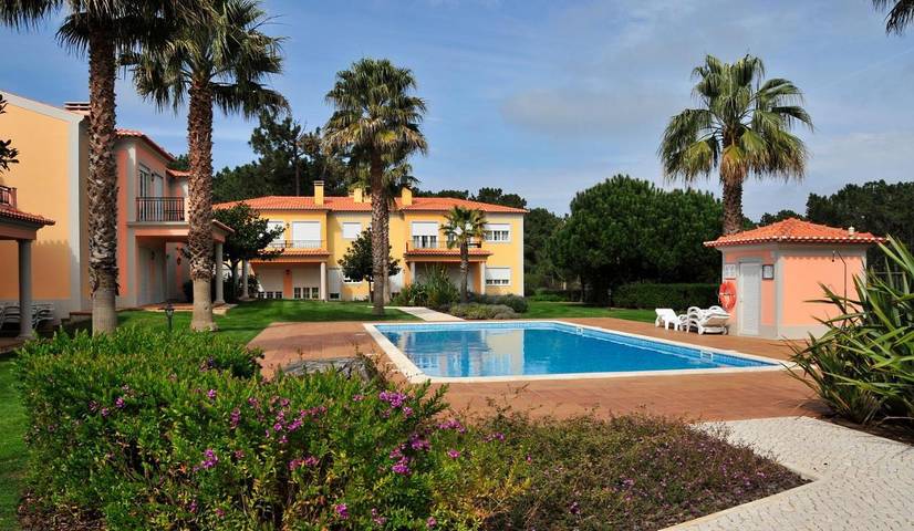 Casas e apartamentos de temporada para 6 pessoas, com Balcão e Terraço e ainda Jardim and Piscina em Amoreira