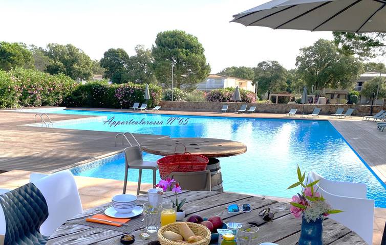 Gîte pour 4 personnes, avec Terrasse et Piscine à Lecci