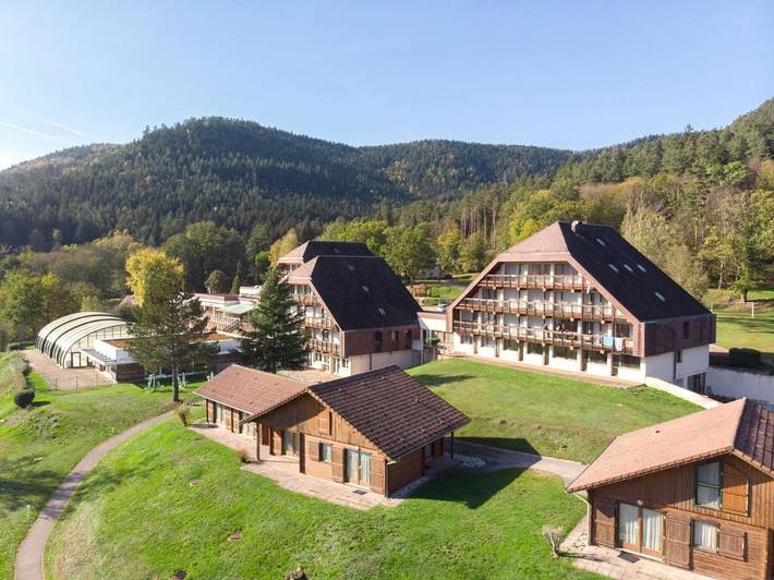 Parc de vacances pour 2 personnes, avec jacuzzi et jardin ainsi que piscine et sauna dans les Vosges - 4