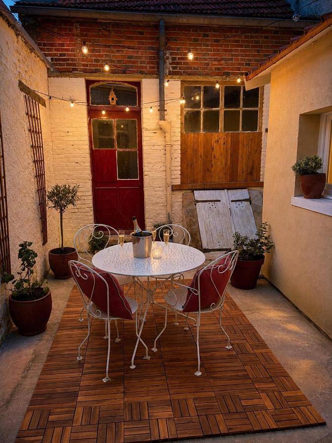 Location de vacances pour 4 personnes, avec terrasse à Vertus - 2