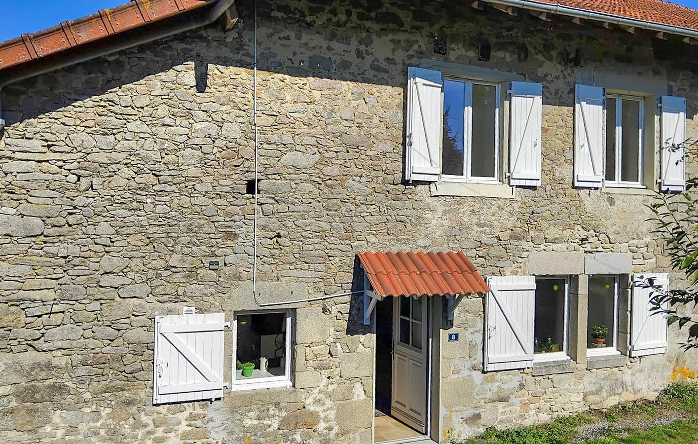 Acogedor apartamento con jardín, WiFi y aparcamiento in Royères, Región de Limoges