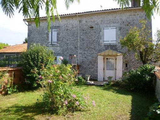 Gîte pour 4 personnes, avec jardin, animaux acceptés à Saint-Laurent-de-Belzagot