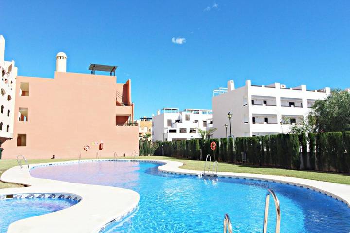 Apartamento de vacaciones para 4 personas, con terraza y piscina - 1