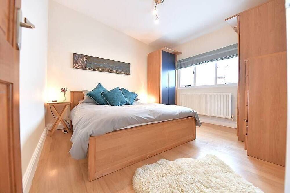 Gorgeous 3Bd Cottage with Parking Nr Guildford in Worplesdon, Guildford