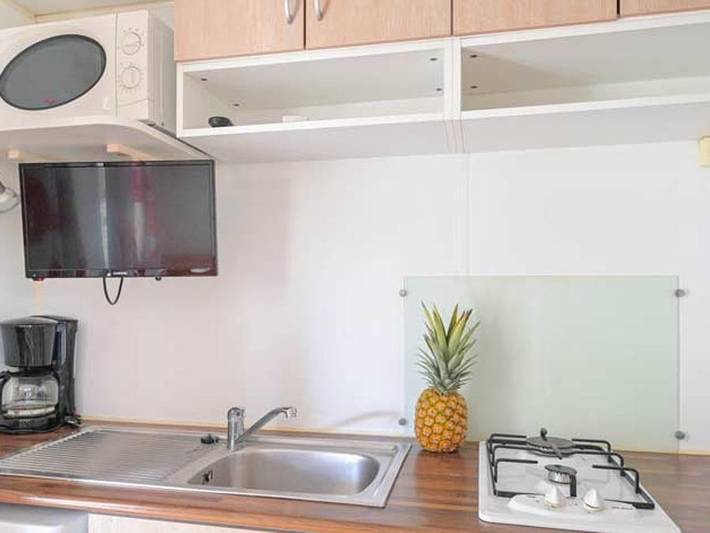 Flower Camping Le Fondespierre - Mobilheim 2 personen - Standard - 15 m² (1 Schlafzimmer - Klimaanlage - Tv) in Castries, Mittelmeerküste (Frankreich)