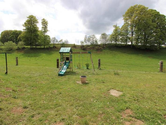 Location de vacances pour 14 personnes, avec jardin dans Saint-Hippolyte (Cantal) - 3
