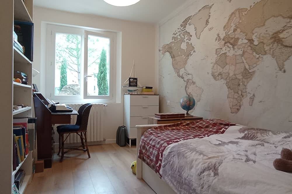 Family home in a green setting between Aix-en-Provence and the Luberon in Pertuis, Parc naturel régional du Luberon