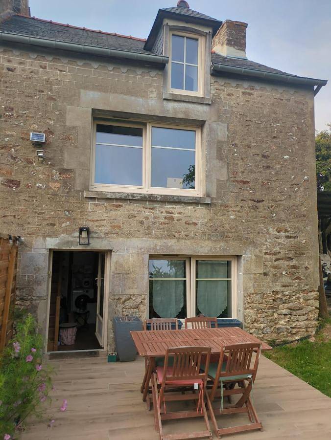 Location de vacances pour 5 personnes, avec vue et piscine ainsi que terrasse et jardin à Taden - 2