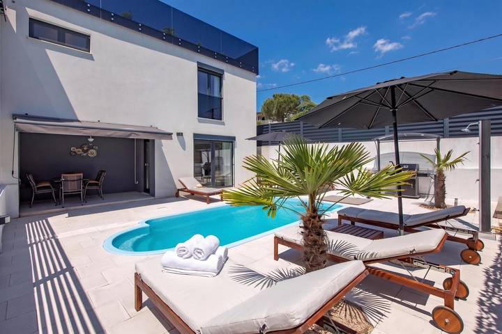 Ferienhaus für 6 Personen, mit Terrasse und Pool sowie Meerblick und Kinderpool - 1