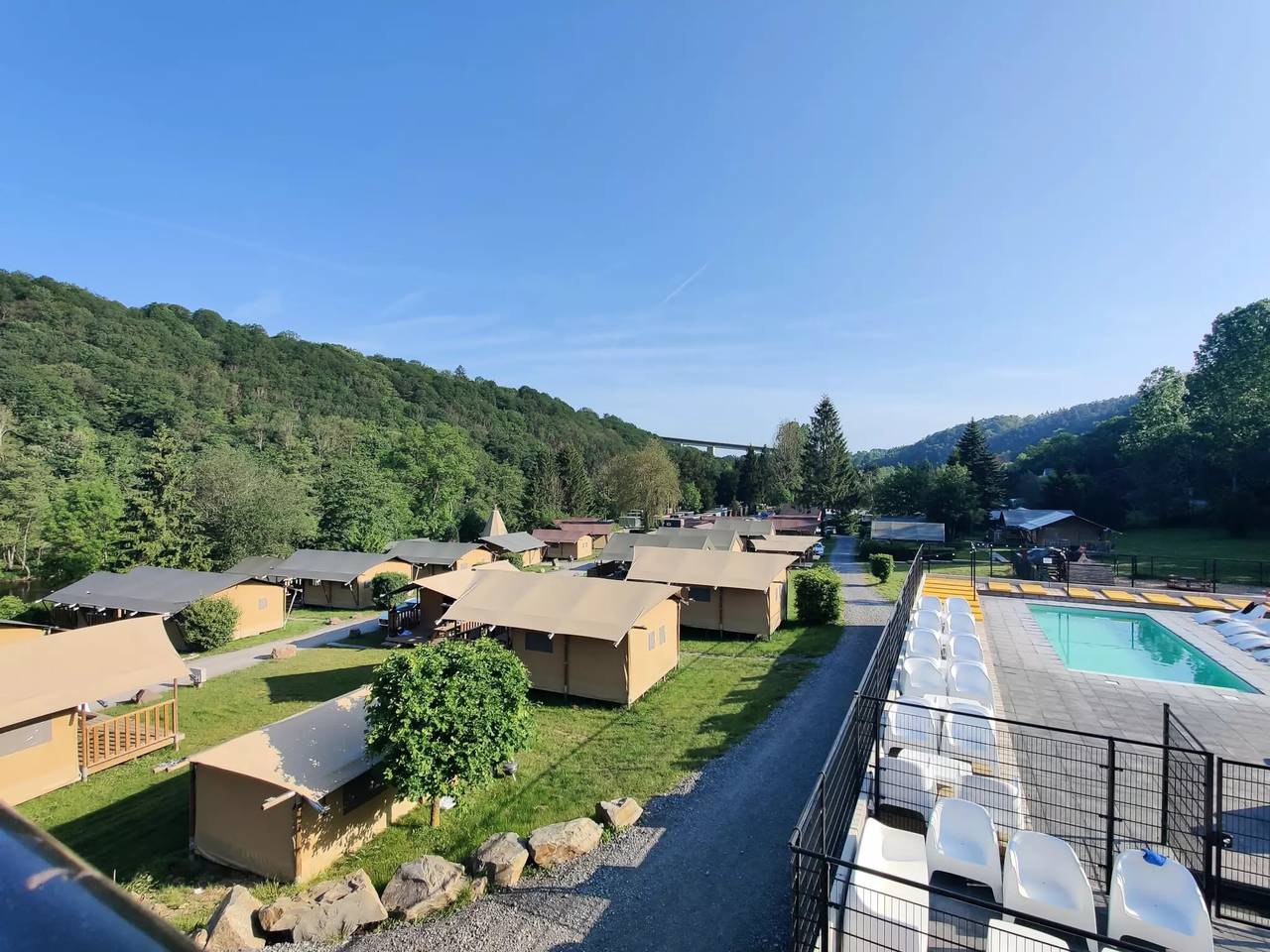 Geheel appartement, Feelgood Lodge 3 tot 6 personen - 3 personen. bij de prijs inbegrepen in Sougné-Remouchamps, Aywaille