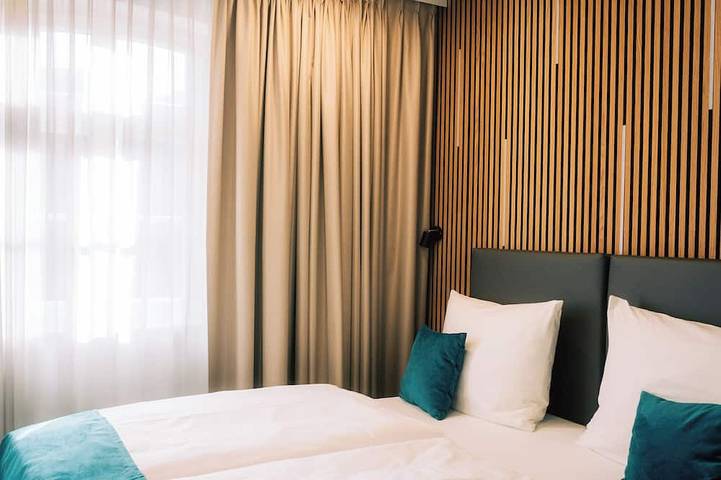 Ganze Wohnung, Ferienwohnung mit kompakter Küche und Hotelservice. Sehr zentral gelegen. in Eberswalde, Brandenburgische Seenplatte GmbH Region