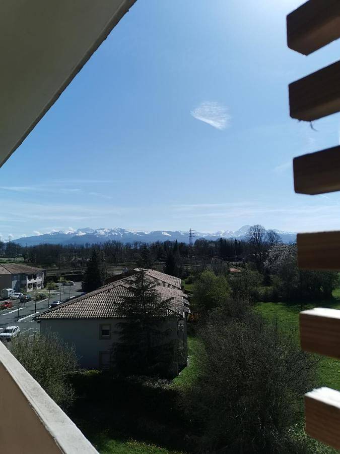 Appartement entier, Three-Bedroom Apartment in Lannemezan, Hautes-Pyrénées