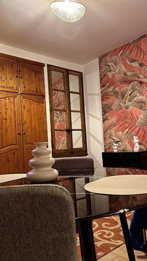 Appartement entier, Appartement mignon in Beaucaire, Région de Nîmes