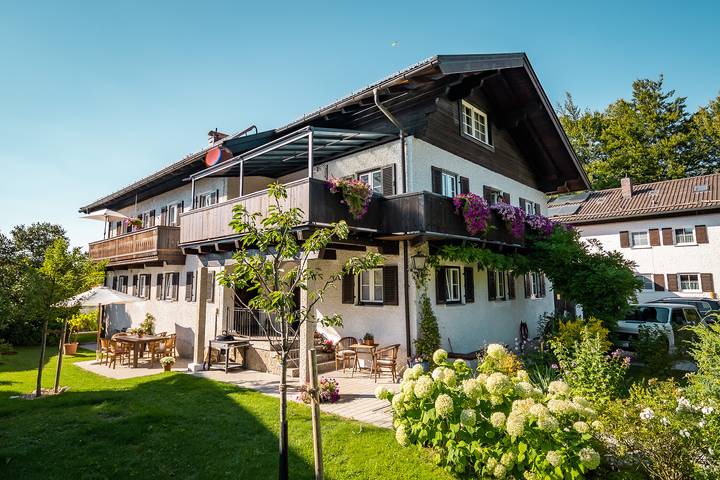 Ganze Ferienwohnung, Ferienwohnung Zur Wache - Ferienwohnung Wohnschlafraum mit Westbalkon, Küchenzeile, 50 qm in Samerberg, Bayerische Alpen