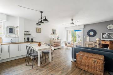 Gîte pour 2 personnes, avec vue et terrasse, animaux acceptés dans Plage De L Anse De L Arene